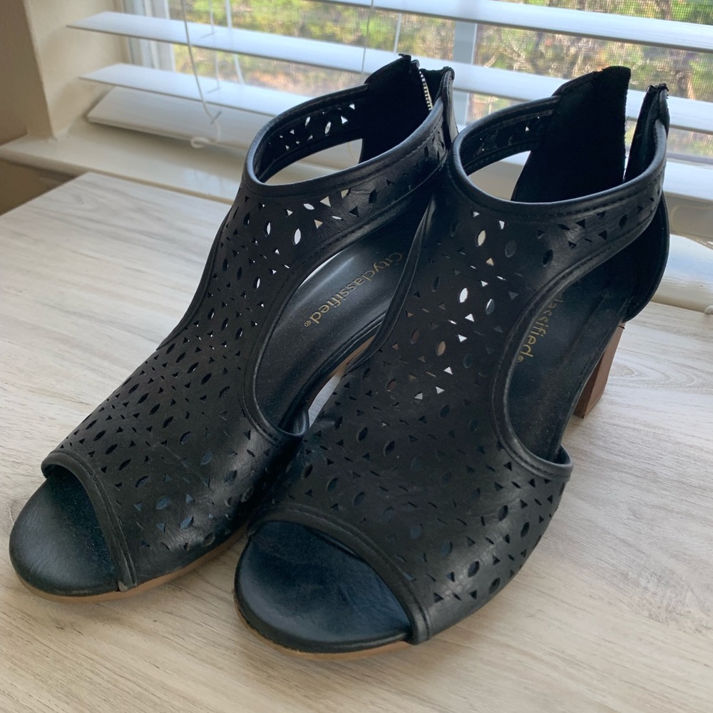 Leather sandals